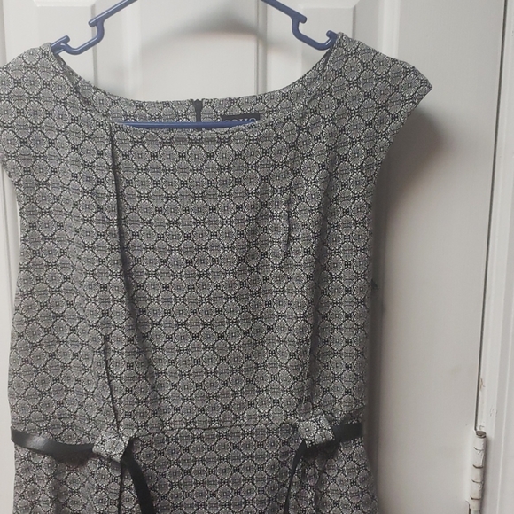 Pefect for the office Dress - Picture 3 of 3